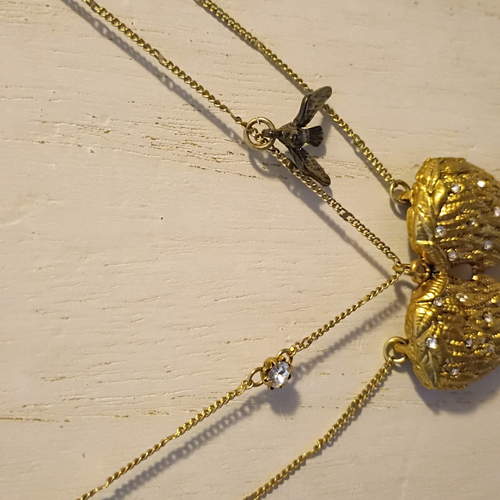 Betsey Johnson Angel Wing necklace - Picture 4 of 6